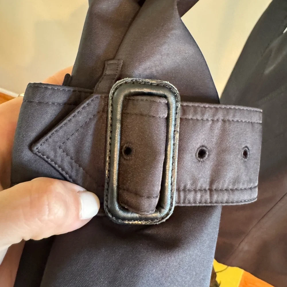 Burberry Black Coat with Detachable Hood and Belt - Picture 11 of 17